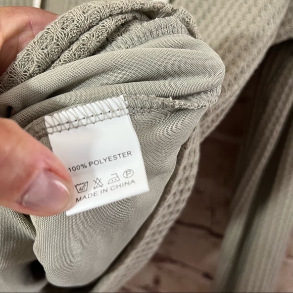 Womens Olive green lined  waffle hoodie measures size large - Picture 2 of 5